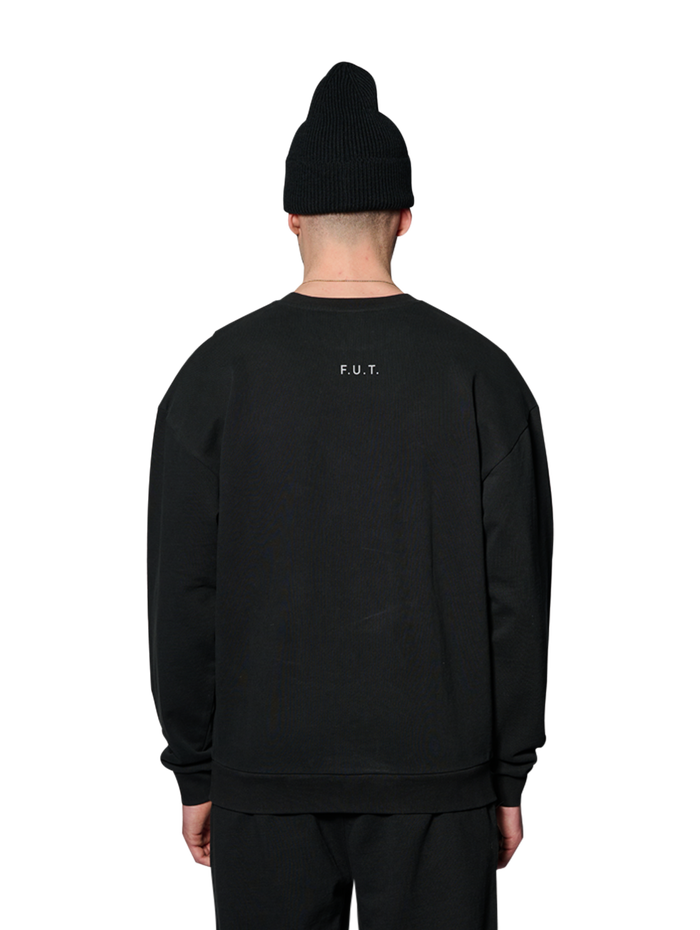 HALO ESSENTIAL CREW, BLACK, model