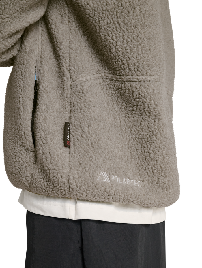 HALO MOVE POLARTEC FLEECE JACKET, TURTLEDOVE, model