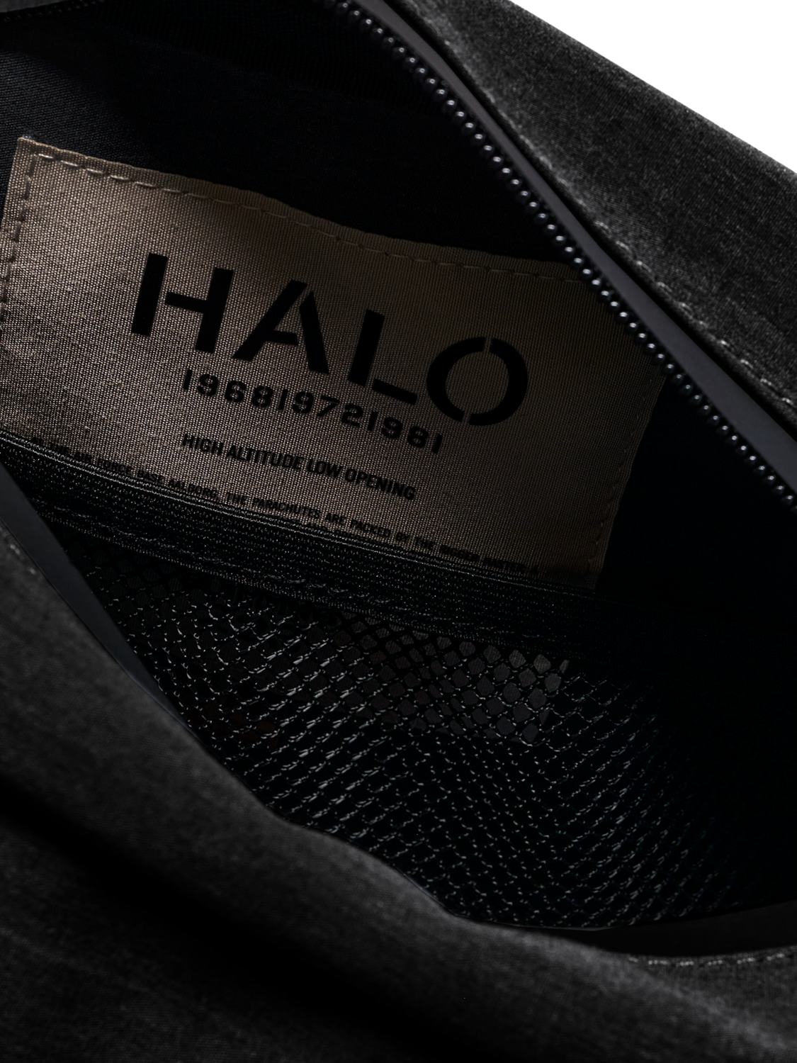 HALO WASH BAG, BLACK, packshot