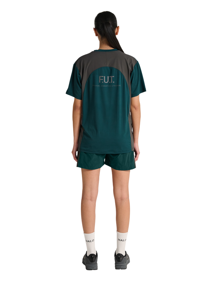 HALO DIVISION T-SHIRT, SEA MOSS, model