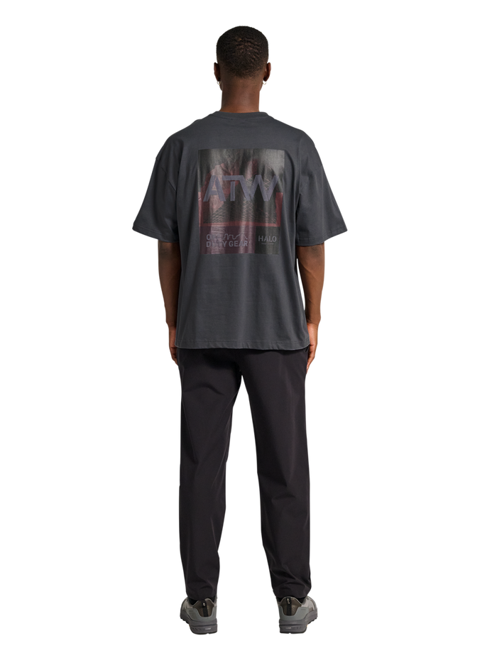 HALO GRAPHIC BOXY T-SHIRT, ASPHALT/ASPHALT, model