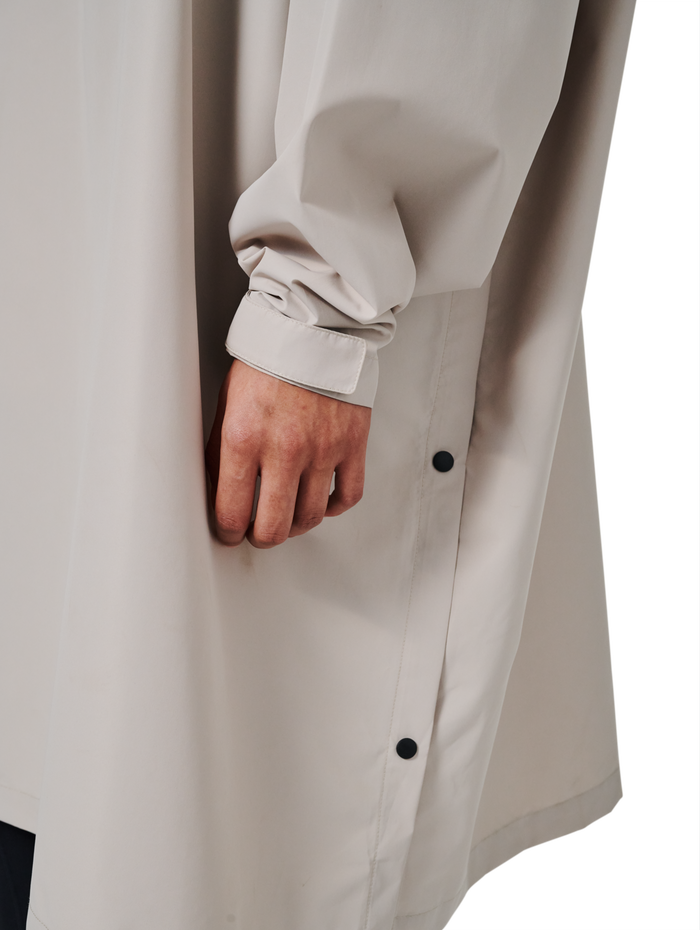 HALO RAINCOVER, SILVER LINING, model