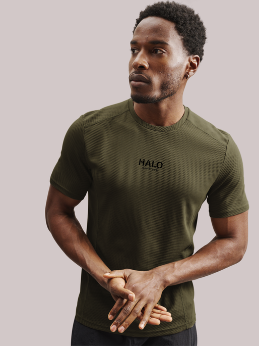 HALO SORONA TRAINING T-SHIRT, MOREL, model