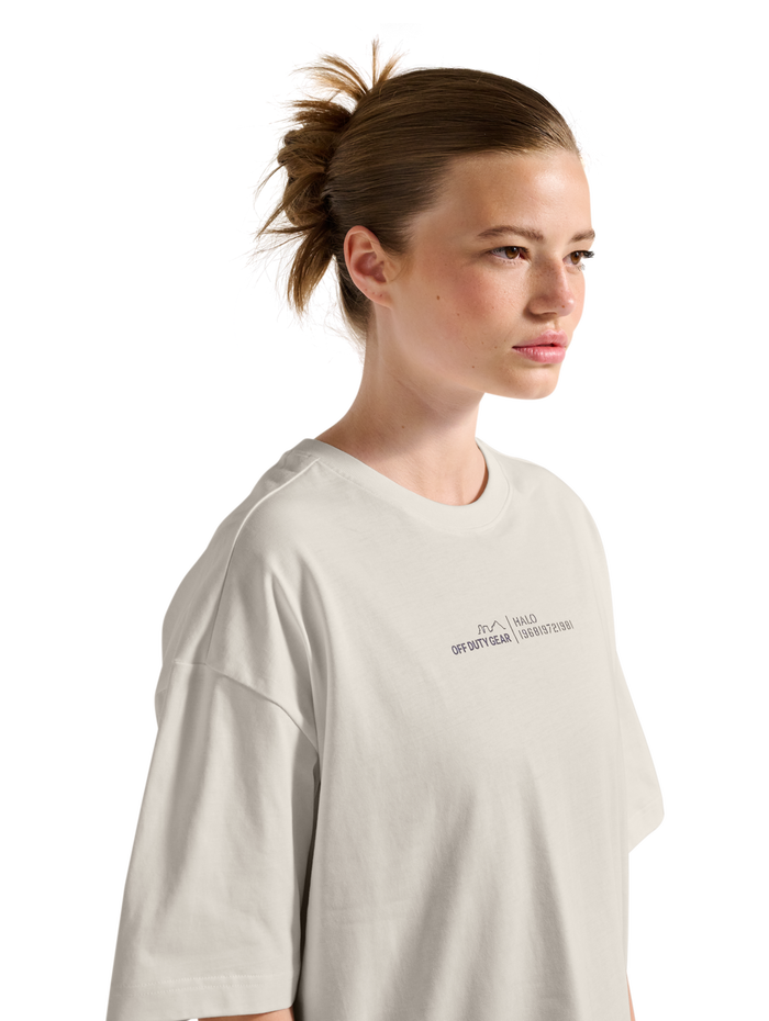 HALO GRAPHIC BOXY T-SHIRT, MARSHMALLOW/ASTRAL AURA, model