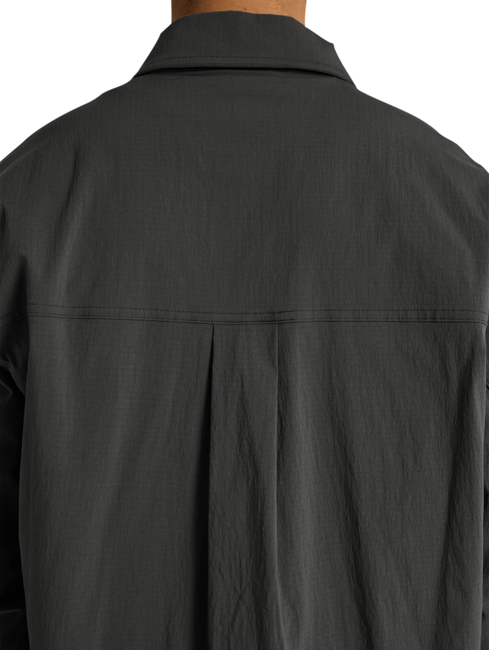 HALO NOVA SHIRT, RAVEN, model