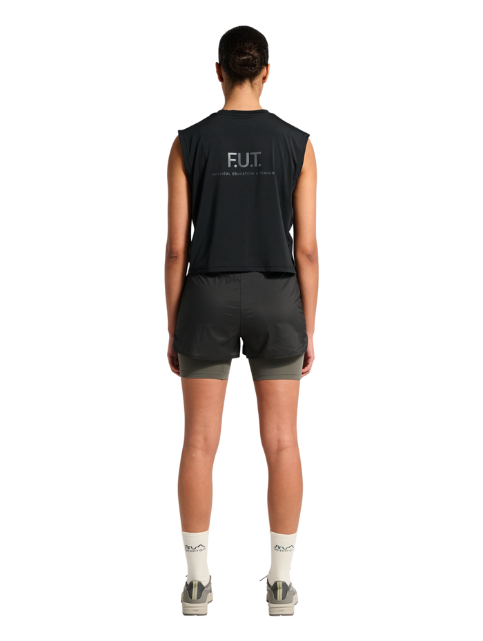 HALO WOMEN SCOUT TANK, BLACK, model