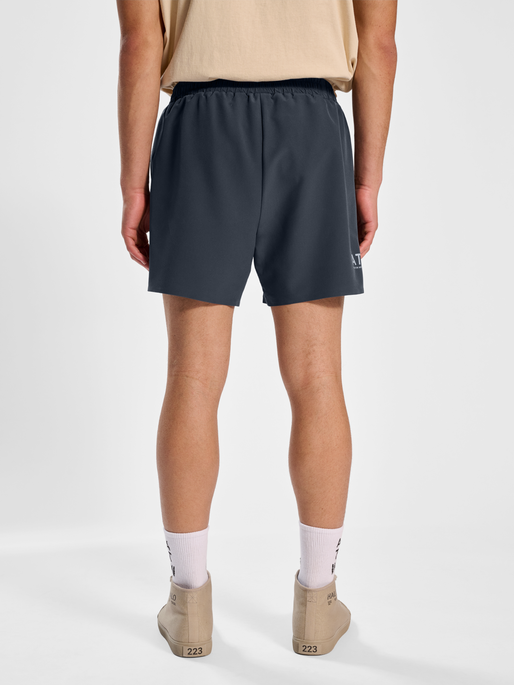 HALO 2-IN-1 TRAINING SHORTS, EBONY, model