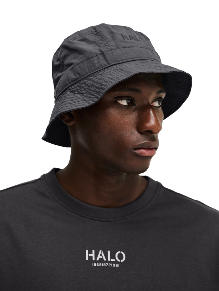 HALO NYLON BUCKET HAT, RAVEN, model