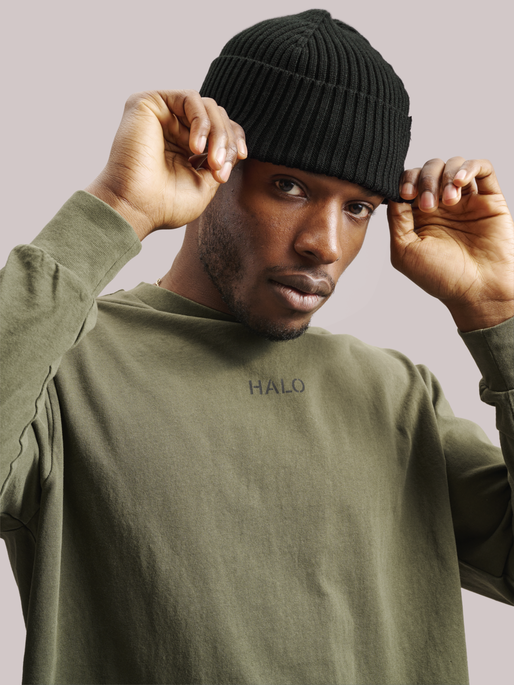 HALO WOOL BEANIE, BLACK, model