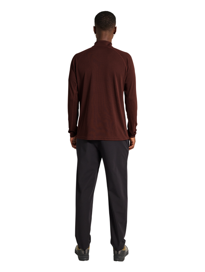 HALO SORONA HALF ZIP, BITTER CHOCOLATE, model