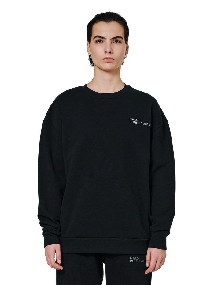 HALO ESSENTIAL CREW, BLACK, model