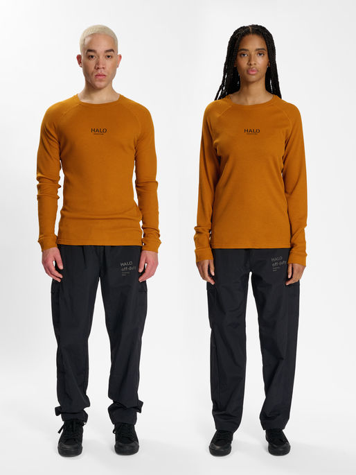 HALO WAFFLE LONGSLEEVE, RUST ORANGE, model