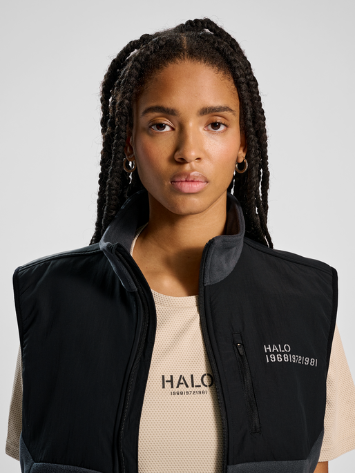 HALO BLOCKED FLEECE VEST, EBONY, model