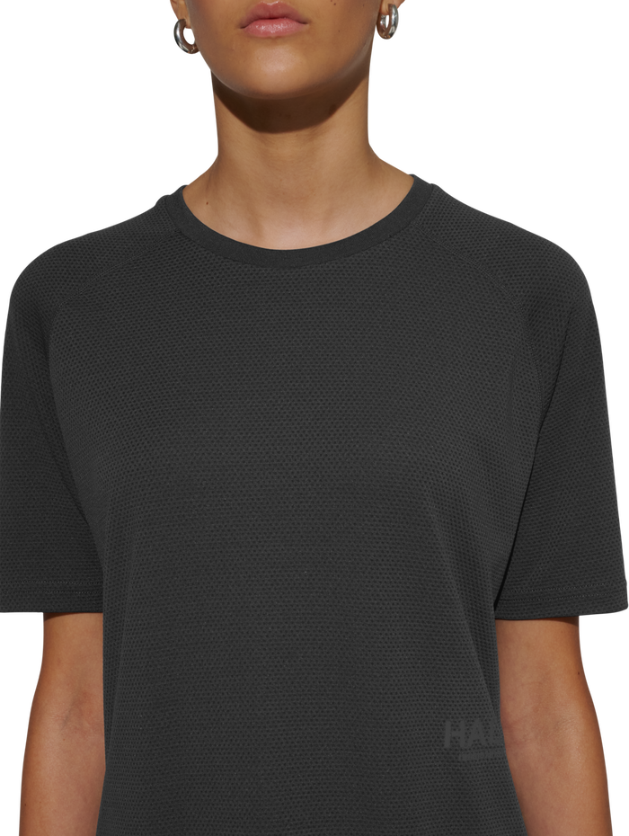 HALO SORONA T-SHIRT, RAVEN, model