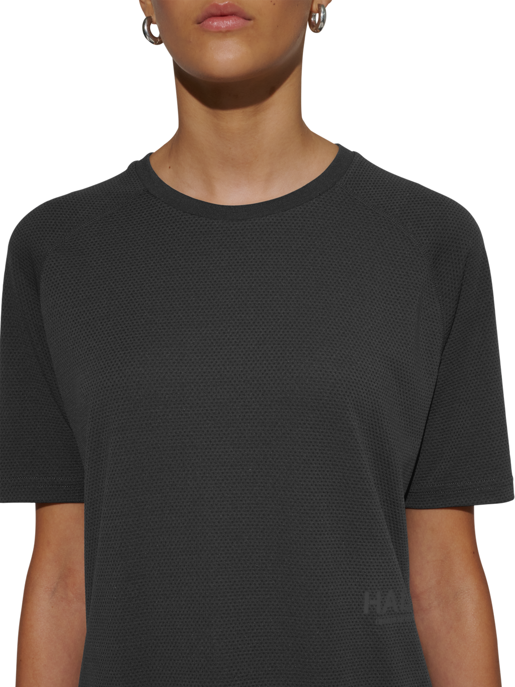 HALO SORONA T-SHIRT, RAVEN, model