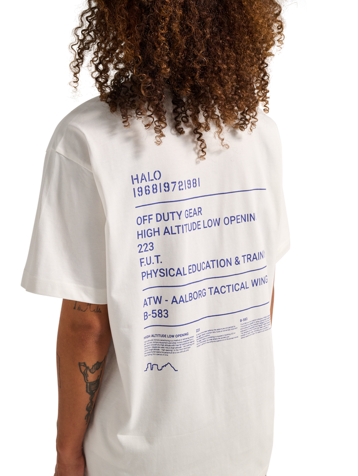 HALO GRAPHIC T-SHIRT, MARSHMALLOW, model