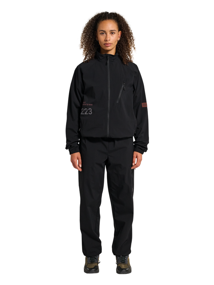 HALO STEEL JACKET, BLACK, model