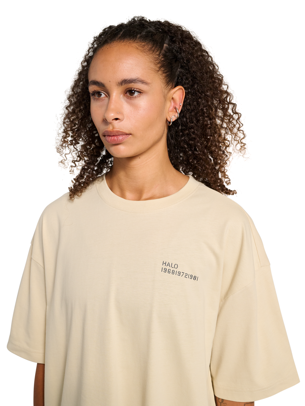 HALO GRAPHIC BOXY T-SHIRT, OYSTER GRAY/ASPHALT, model