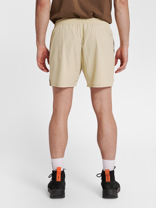 HALO SHORTS, PALE KHAKI, model