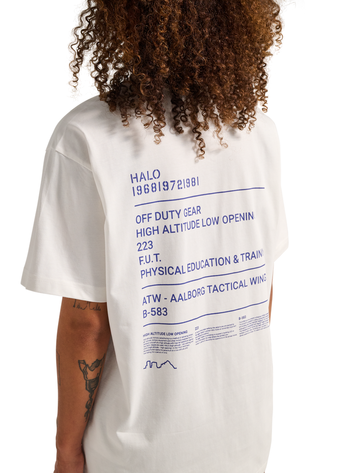 HALO GRAPHIC T-SHIRT, MARSHMALLOW, model