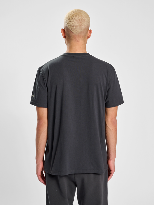 HALO COTTON T-SHIRT, EBONY, model