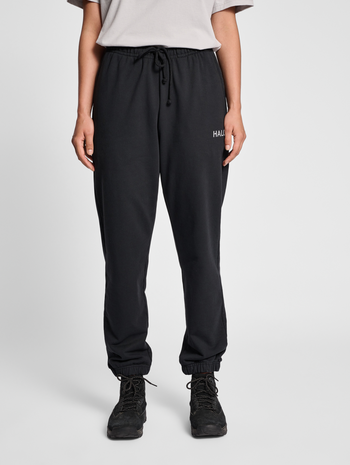 HALO GRAPHIC SWEATPANTS, BLACK, model