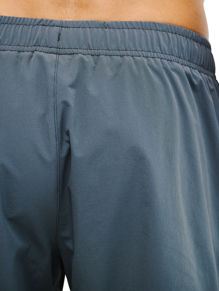 HALO SHORTS, DARK SLATE, model