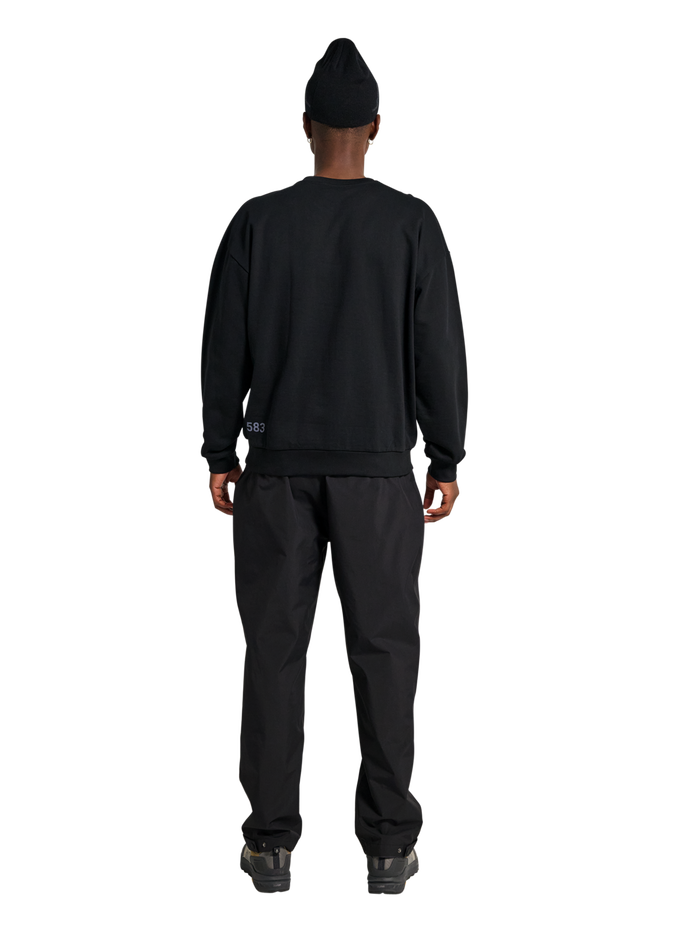 HALO GRAPHIC BOXY CREW, BLACK, model