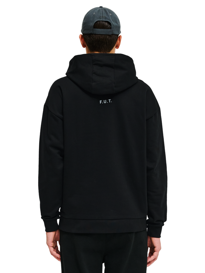 HALO ESSENTIAL HOODIE, BLACK, model