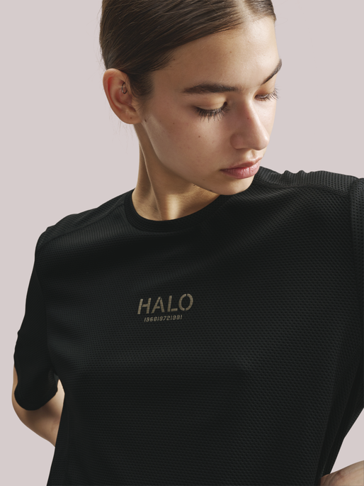 HALO SORONA TRAINING T-SHIRT, BLACK, model