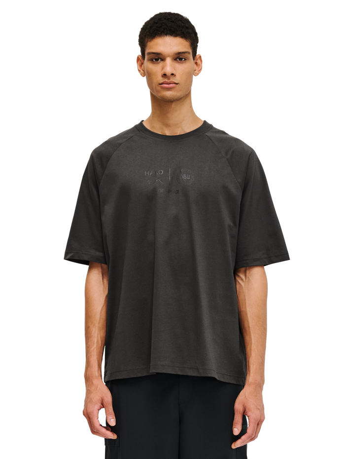 HALO DBU BOXY T-SHIRT, RAVEN, model