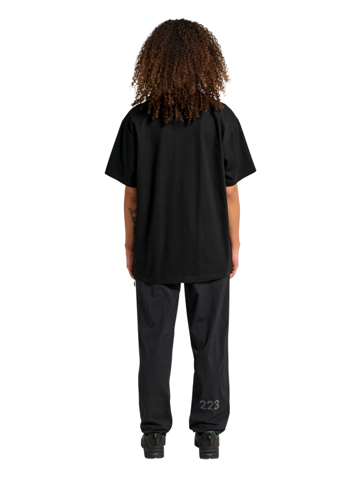 HALO LOGO T-SHIRT, BLACK, model