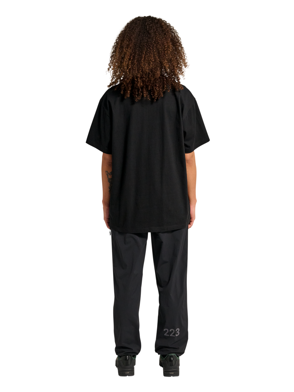 HALO LOGO T-SHIRT, BLACK, model
