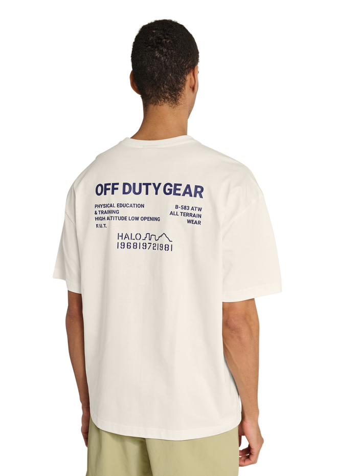 HALO GRAPHIC BOXY T-SHIRT, MARSHMALLOW/ASTRAL AURA/ASTRAL, model