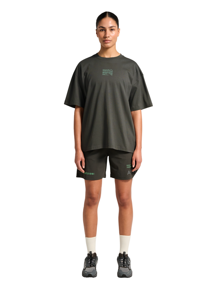 HALO GRAPHIC BOXY T-SHIRT, GUNMETAL/SPRING BOUQUET, model