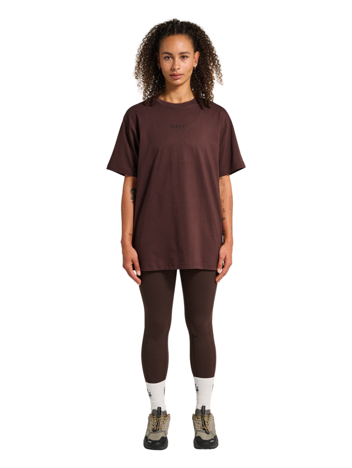 HALO GRAPHIC T-SHIRT, BITTER CHOCOLATE, model