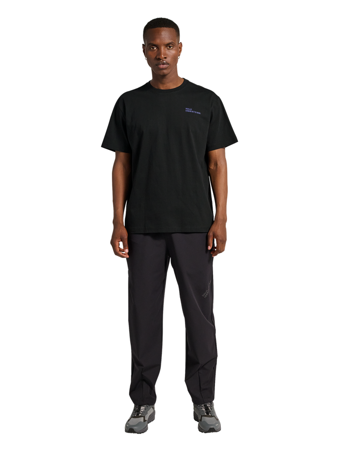 HALO PATCH GRAPHIC T-SHIRT, BLACK, model
