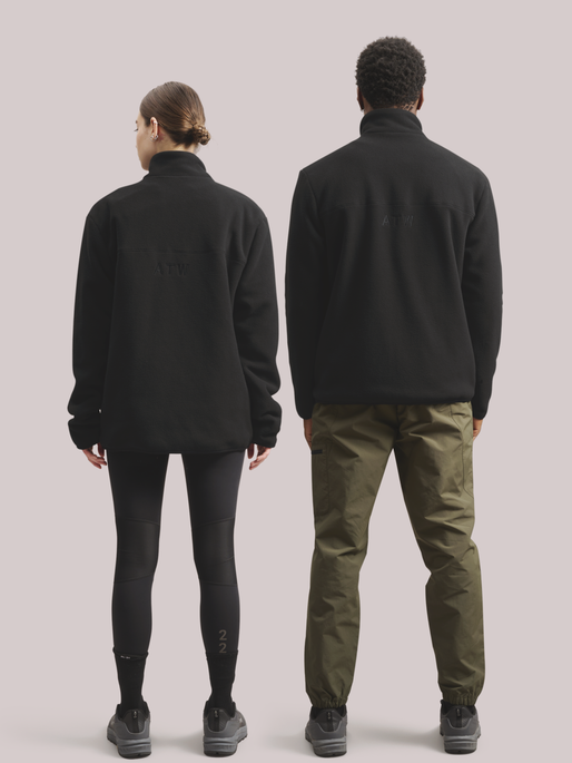 HALO TEDDY FLEECE JACKET, BLACK, model