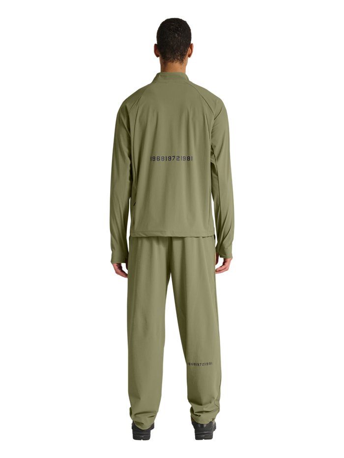 HALO AIR HALF ZIP SHIRT, MERMAID, model