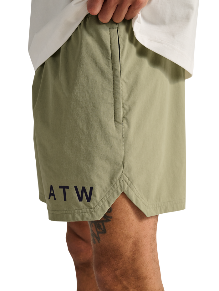 HALO SHORTS, ELM, model