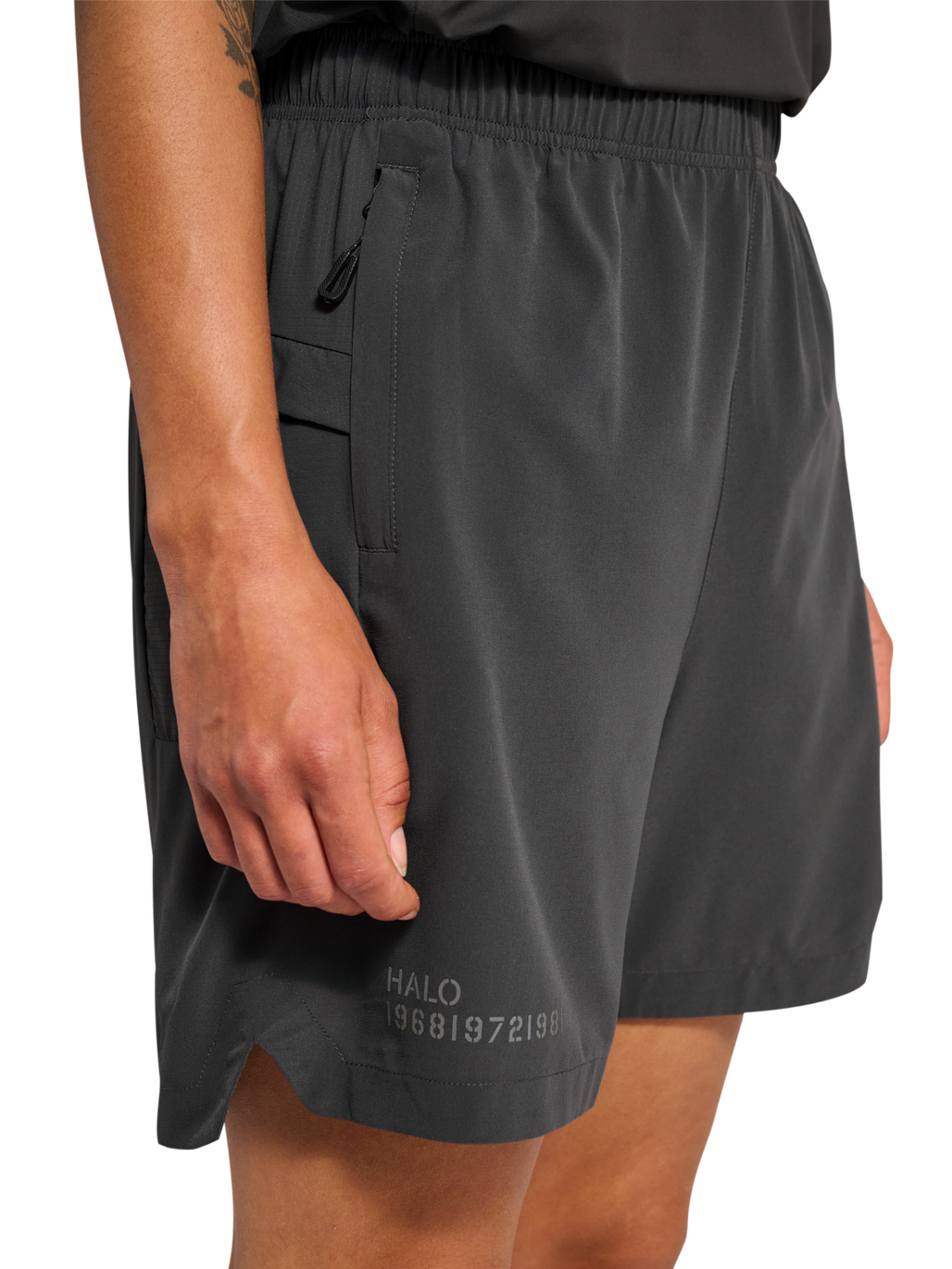 HALO SCOUT SHORTS, ASPHALT, model