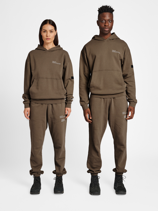 HALO COTTON HOODIE, MAJOR BROWN, model