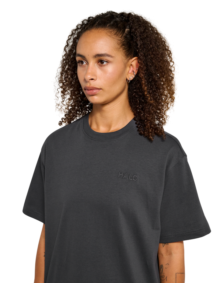 HALO LOGO T-SHIRT, ASPHALT, model