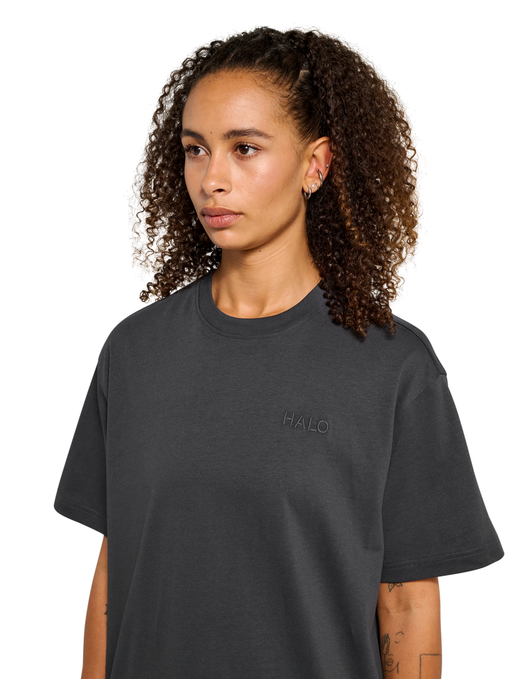 HALO LOGO T-SHIRT, ASPHALT, model