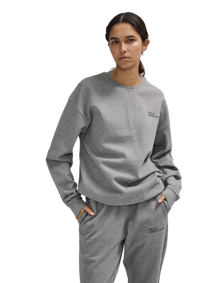 HALO ESSENTIAL CREW, GREY MELANGE, model