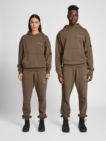 HALO COTTON SWEATPANT, MAJOR BROWN, model