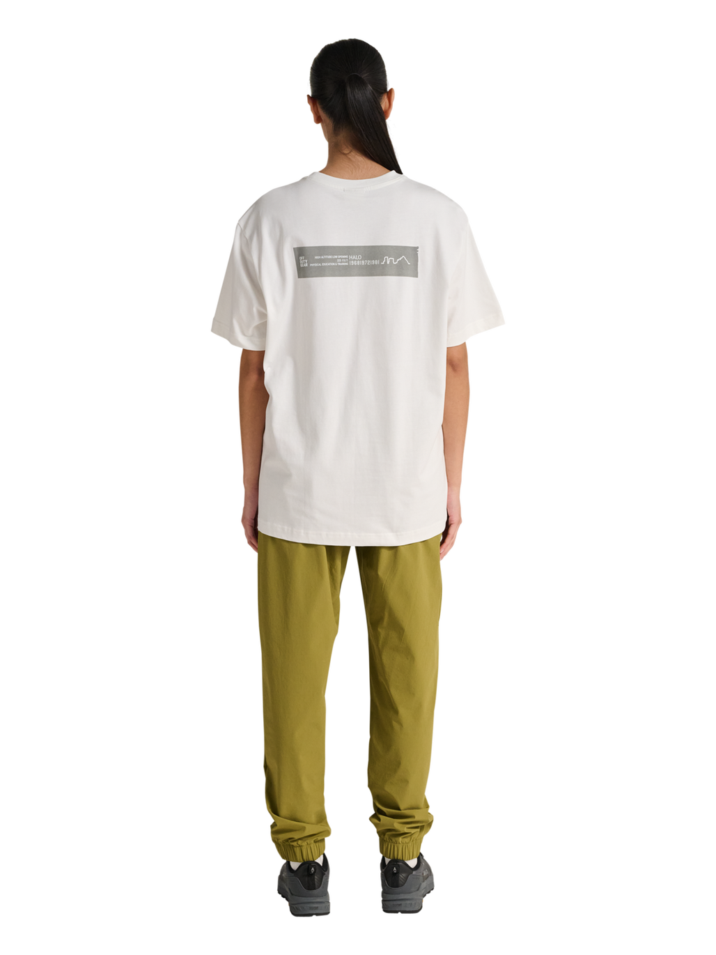 HALO GRAPHIC T-SHIRT, MARSHMALLOW/SILVER, model