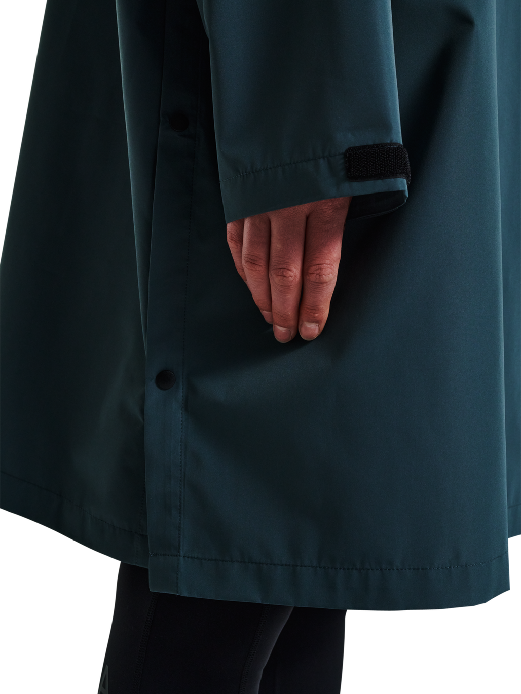 HALO RAINCOVER, DARK SLATE, model