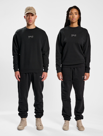 HALO COTTON SWEATPANTS, BLACK, model