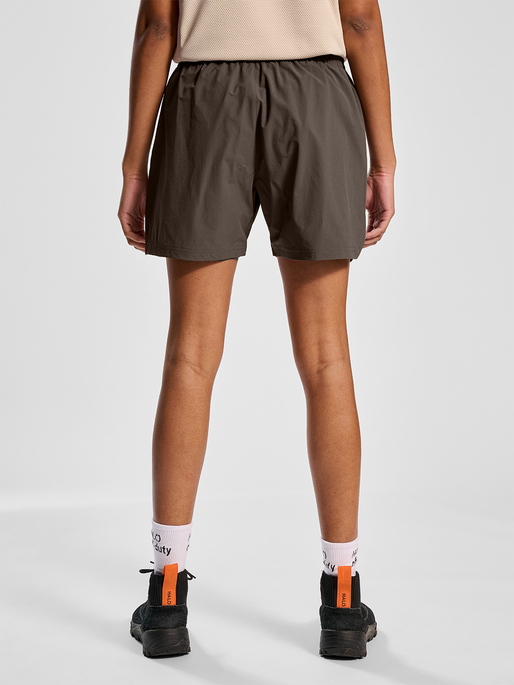 HALO SHORT, MAJOR BROWN, model